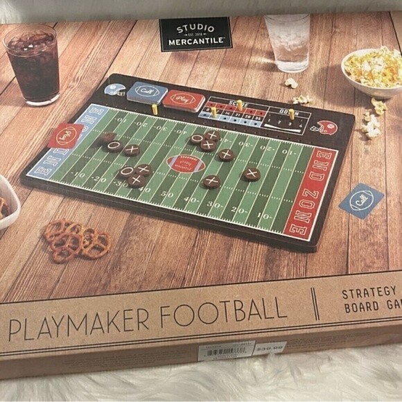 STUDIO MERCANTILE Football Playmaker Strategy Board Game Set - Picture 5 of 7